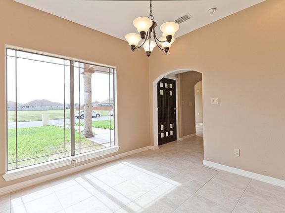 Excelent Size Dining Room