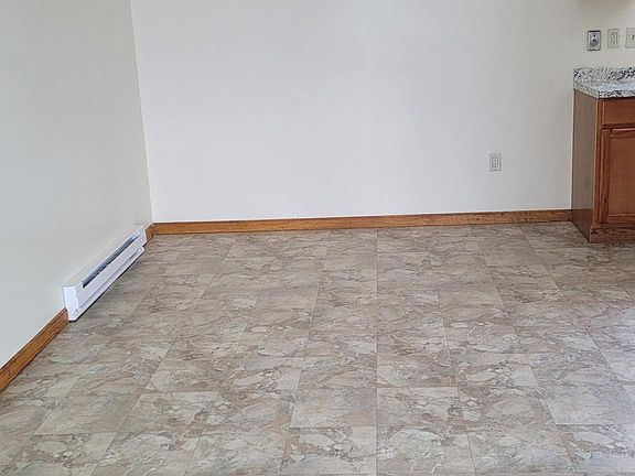 2nd image of 160 Ash Cir
