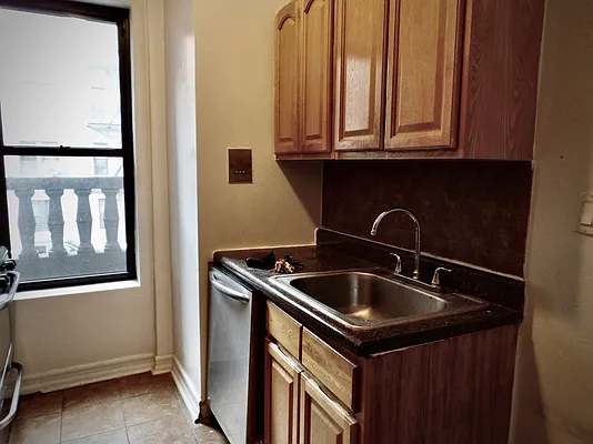 Rented by Albert Attias, LREB | media 27