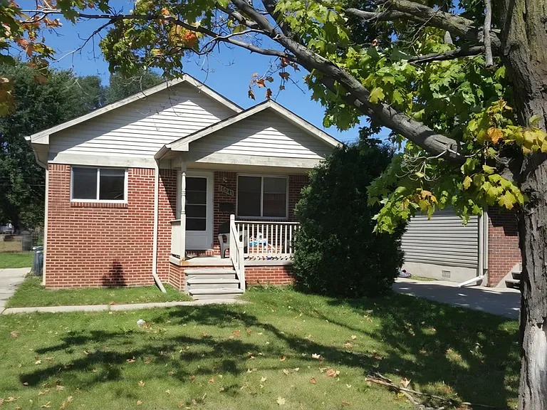 17541 E Ten Mile Rd — Photo 1