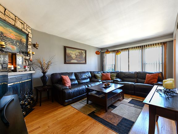 4th image of 2309 N 74th Ct