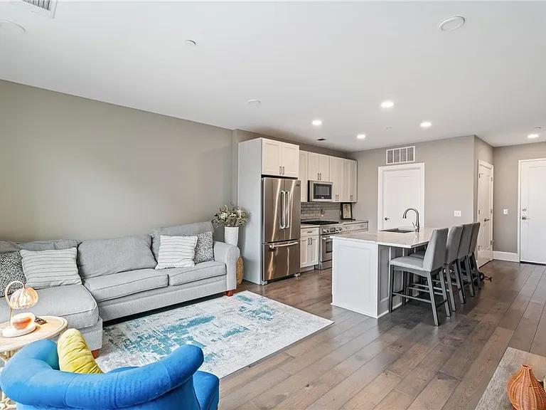 350 Oliver Ave #1303 — Photo 5