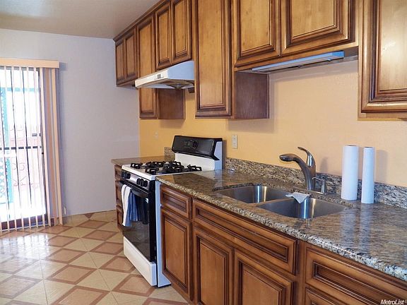 5th image of 2027 S Sacramento St