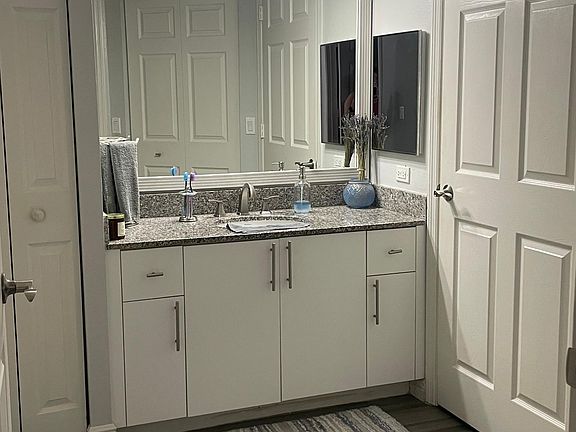 3rd image of 2499 Centergate Dr