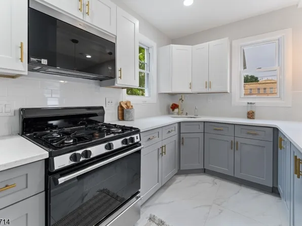 947 William St, Elizabeth City, NJ 07201