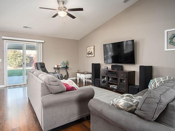 4th image of 4316 E Oak Avenue