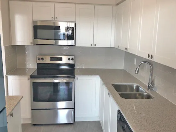 555 Sheppard Ave W, Toronto, ON M3H 2R7
