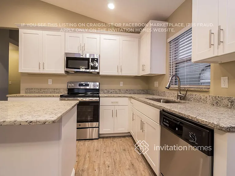 14100 Yellow Wood Cir — Photo 8