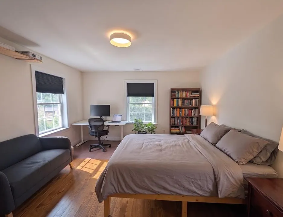 4 bed, 2.5 bath, 2310 sqft, $7,500 — Photo 2