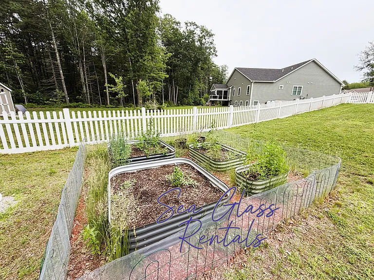 Beacon Dr — Photo 51