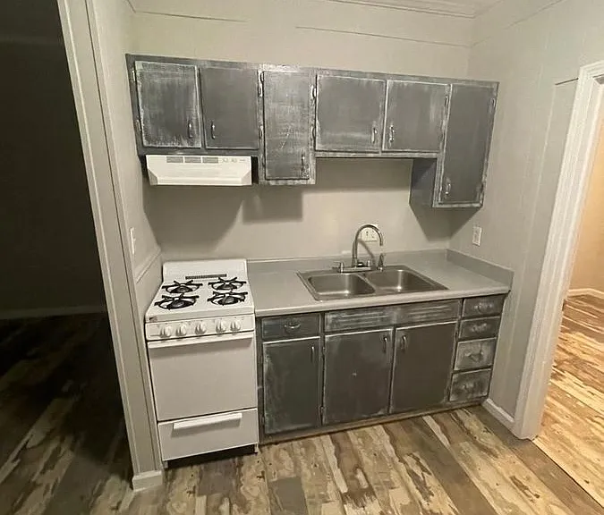 208 Lakeshore Dr #21 — Photo 2