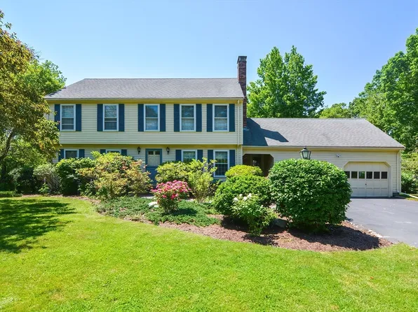 18 Lisa Dr, North Attleboro, MA 02760
