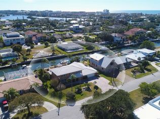 1638 Meadowood St, Sarasota, FL 34231