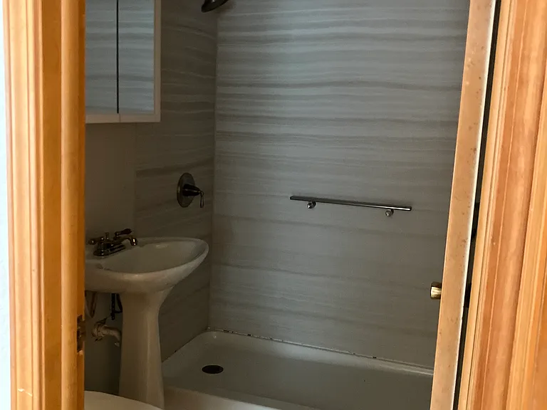 508 E Buckner St — Photo 14