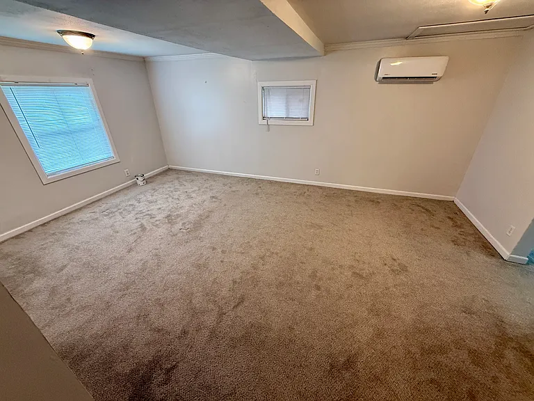 409 Richarz Dr — Photo 10