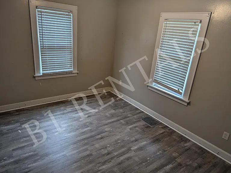 1317 Hutchins Ave — Photo 5