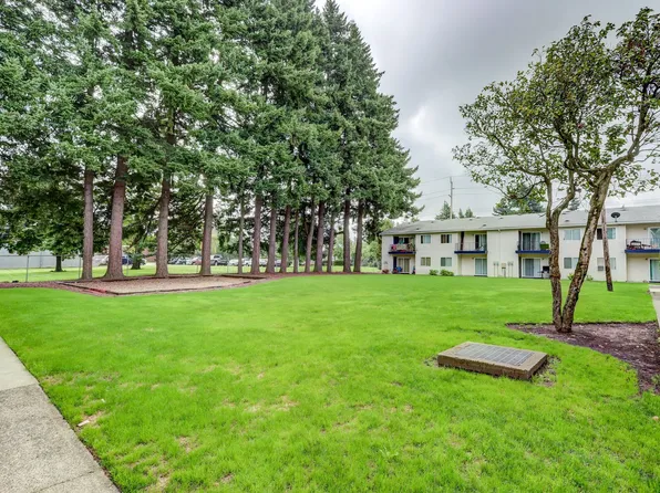Fircrest Apartments 1159-F, 19511 NE Halsey St APT 209, Portland, OR 97230