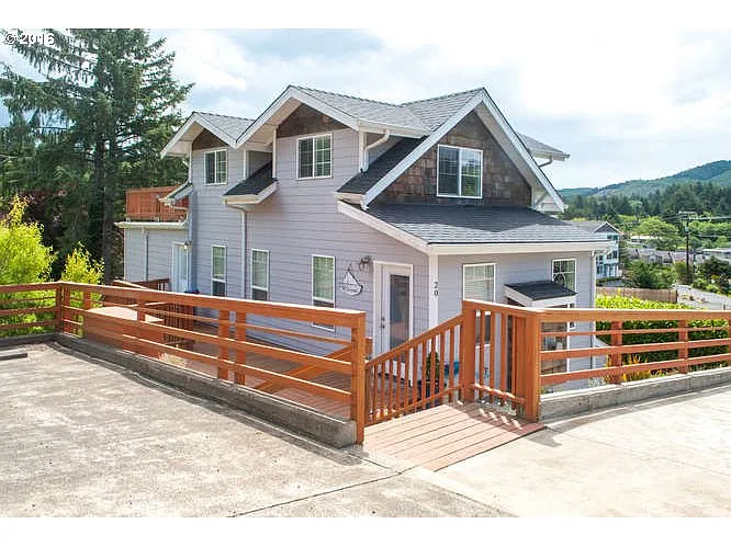 20 Williams Ave photo 1