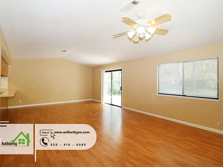6822 Creekside St — Photo 3