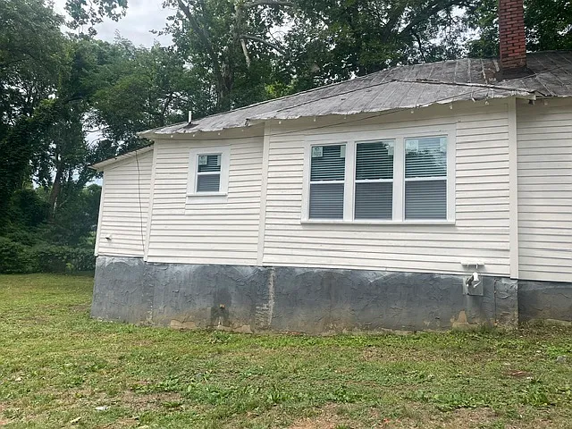 222 E Bell St — Photo 6