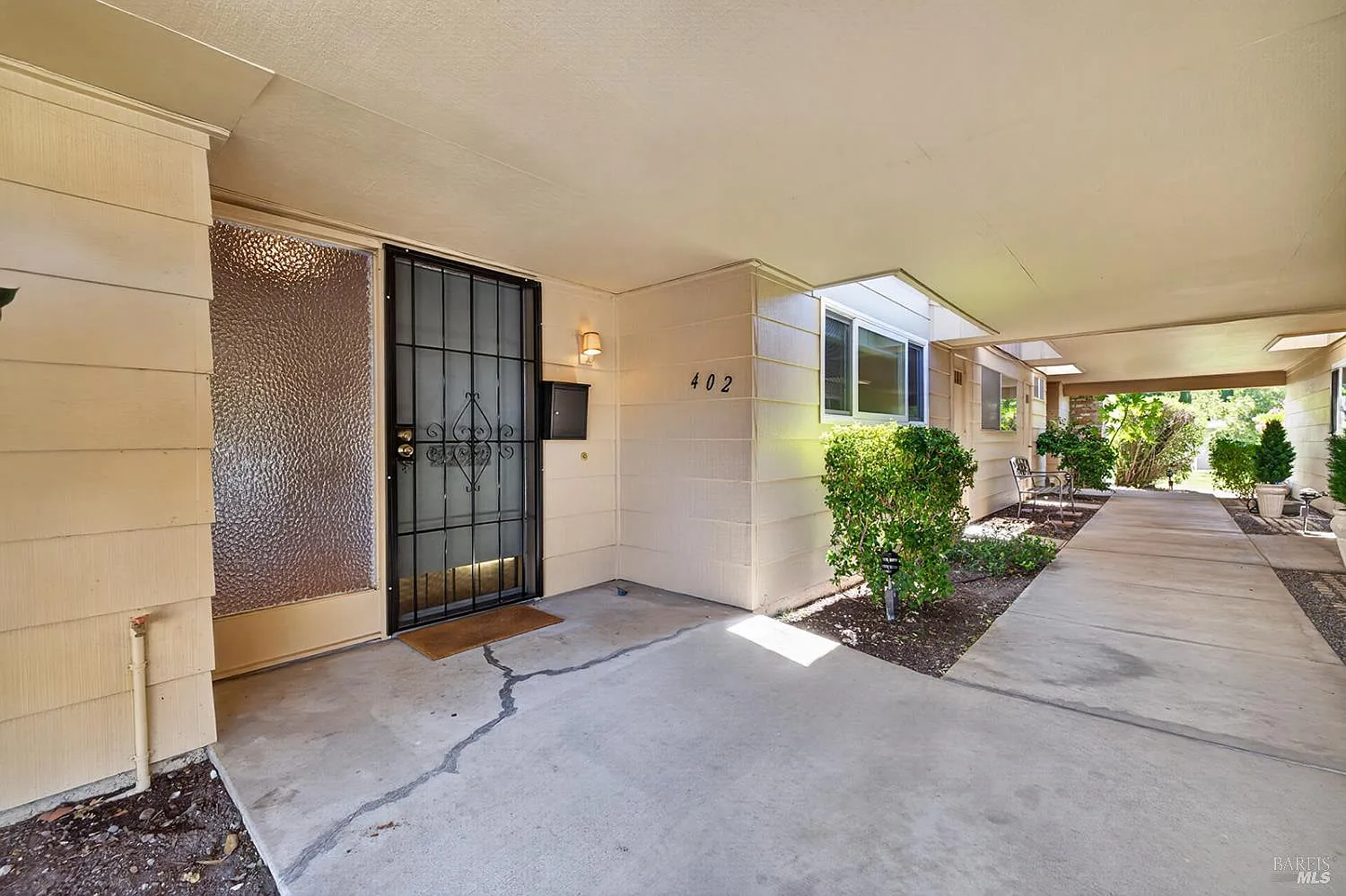 402 Meadowgreen Drive - Photo 2