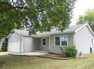 706 Garden Cir, Streamwood, IL 60107