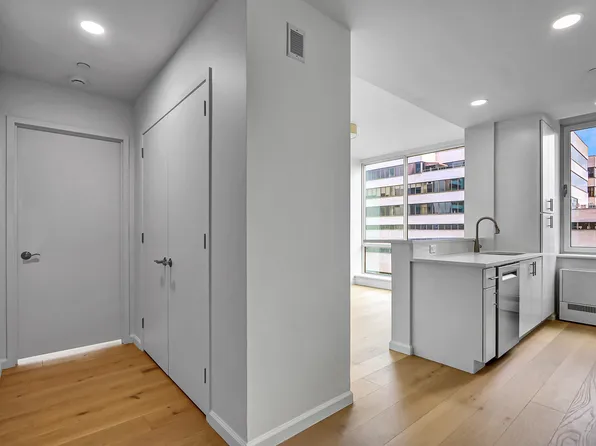 635 West 42nd Street image 28 of 28