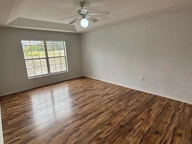 205 Golf Aire Blvd — Photo 9