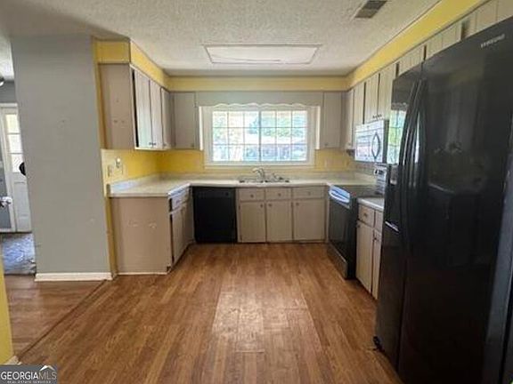 5th image of 111 Foxfire Dr