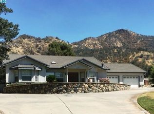 41075 Meadow Dr, Three Rivers, CA 93271