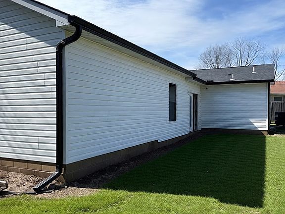 5th image of 2492 Cincinnati Brookville Rd