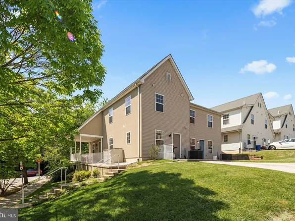 3735 Palisades Dr, Philadelphia, PA 19129