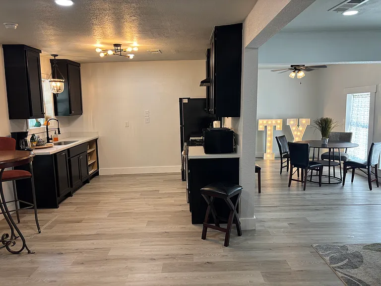 400 Oak St — Photo 4