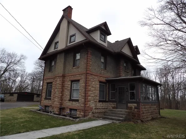 53 Church St, Lyndonville, NY 14098