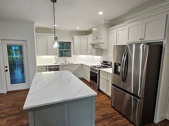 5th image of 104 Skyhawk Ct