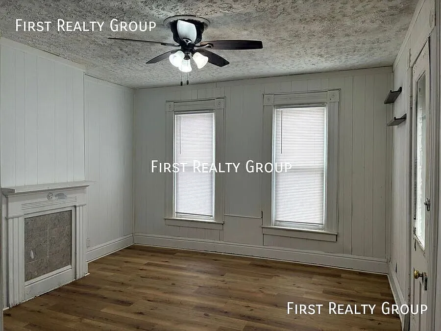 3 Bedroom, 1 Bath Double for Rent, Move in Ready! No App Fees! — Photo 2
