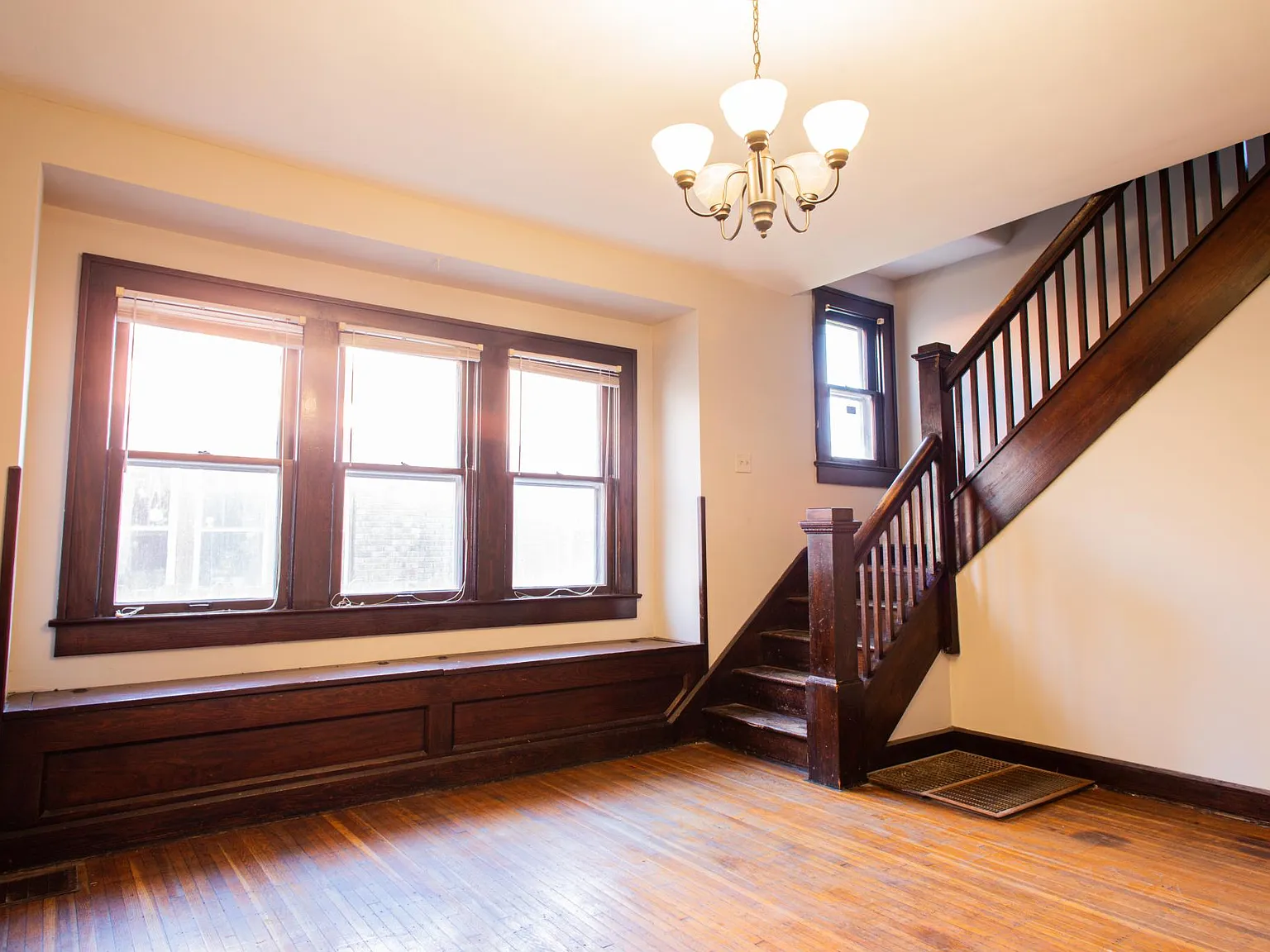 3 bed, 1.5 bath, 1800 sqft, $1,700 — Photo 3