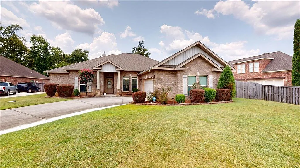 4 bed, 2.5 bath, 2496 sqft, $2,450 — Photo 2