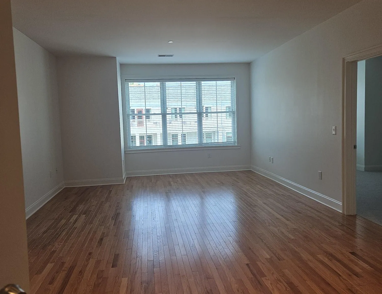 2 bed, 1055 sqft, $3,500 — Photo 3
