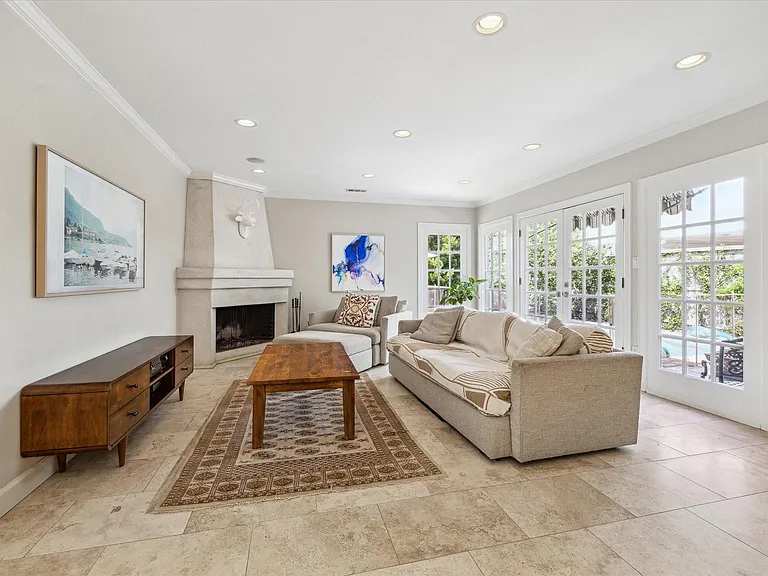 2510 Locke Ln — Photo 10