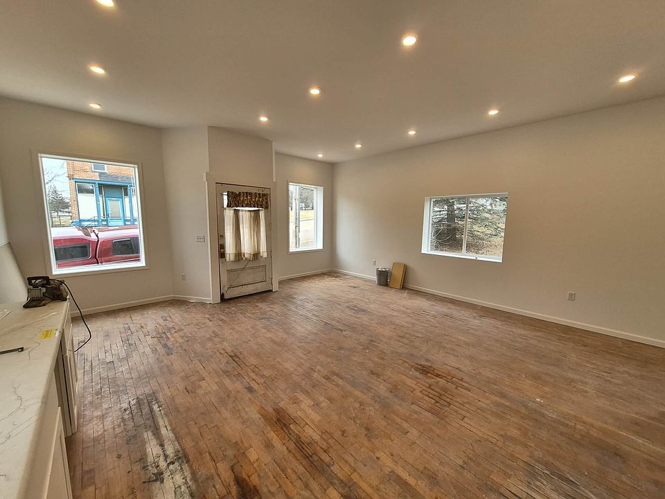 1st image of 9497 1st St