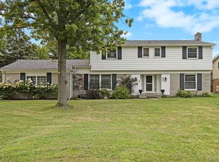 26031 Hidden Ln, Grosse Ile, MI 48138