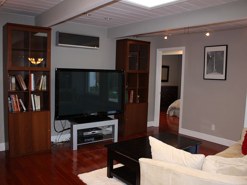 1st image of 661 E Meadow Dr