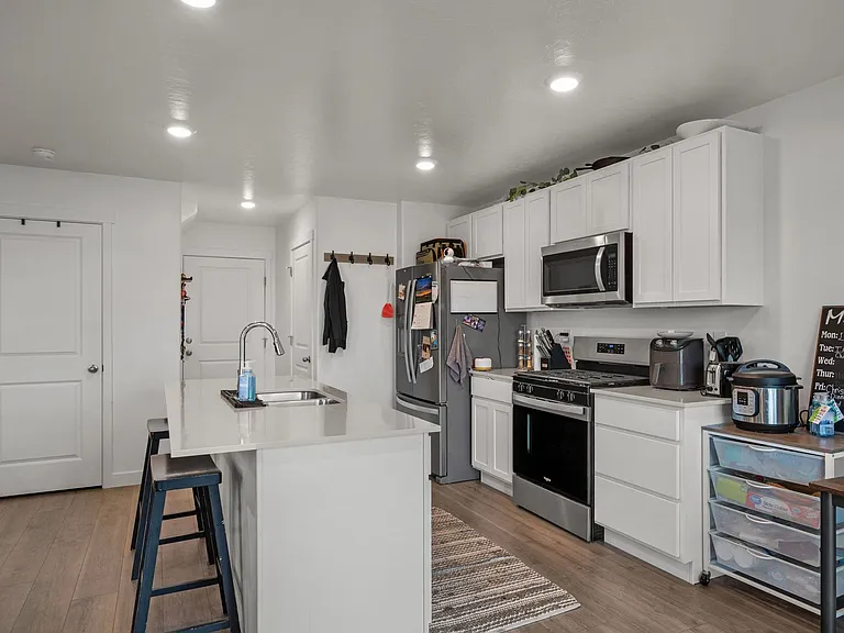 988 W Broadleaf Dr — Photo 10