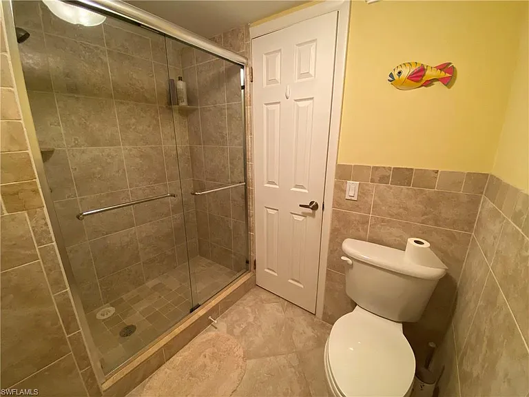 555 Park Shore Dr #B-407 — Photo 23