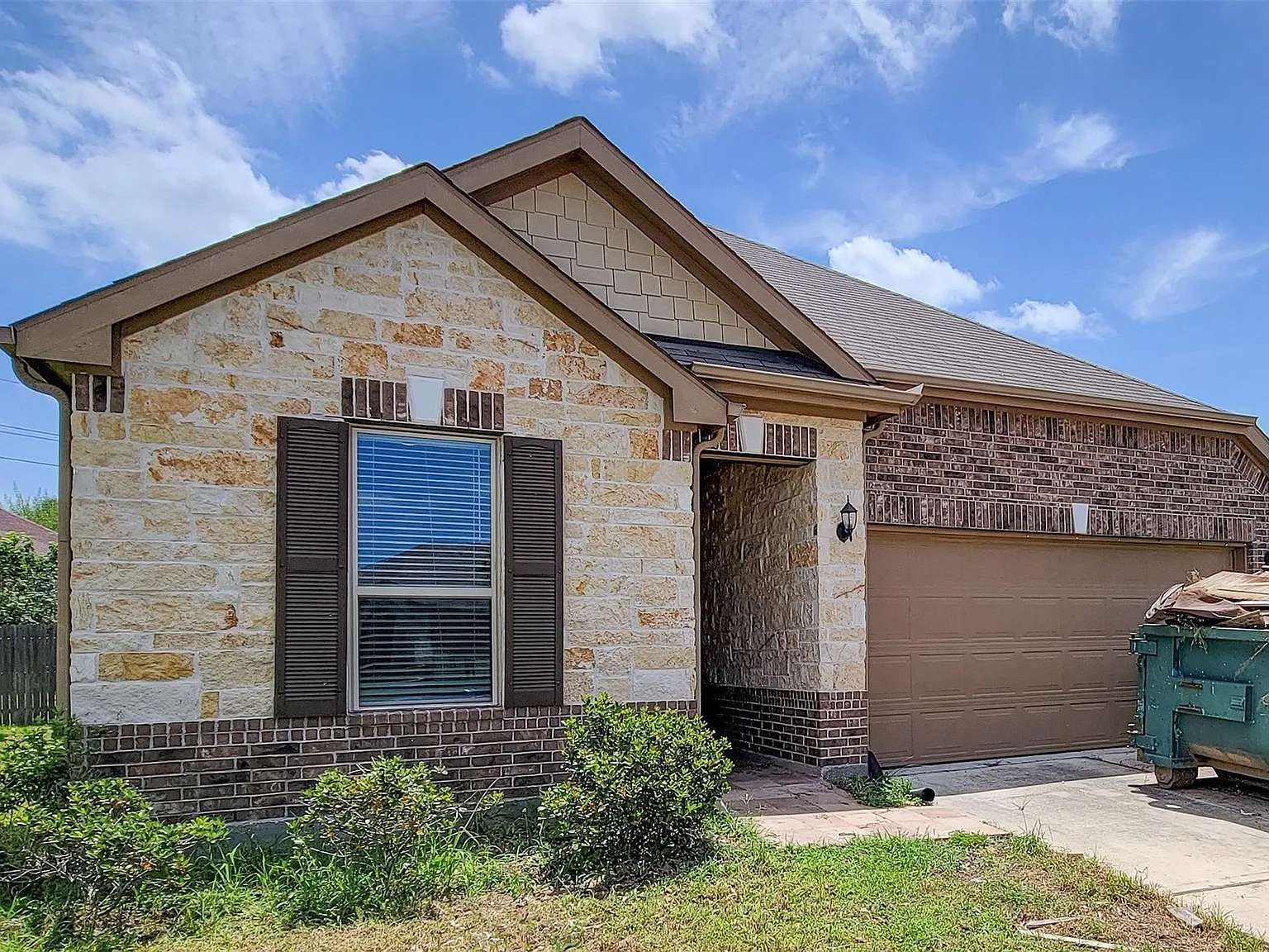 4 bed, 2.0 bath, 1980 sqft, $2,250 — Photo 1