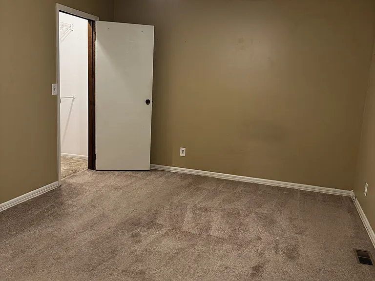 5702 Kentford Cir — Photo 7