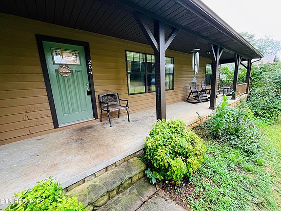 3rd image of 204 Mohawk Cir