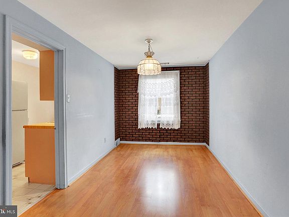 4th image of 2473 Berryhill St