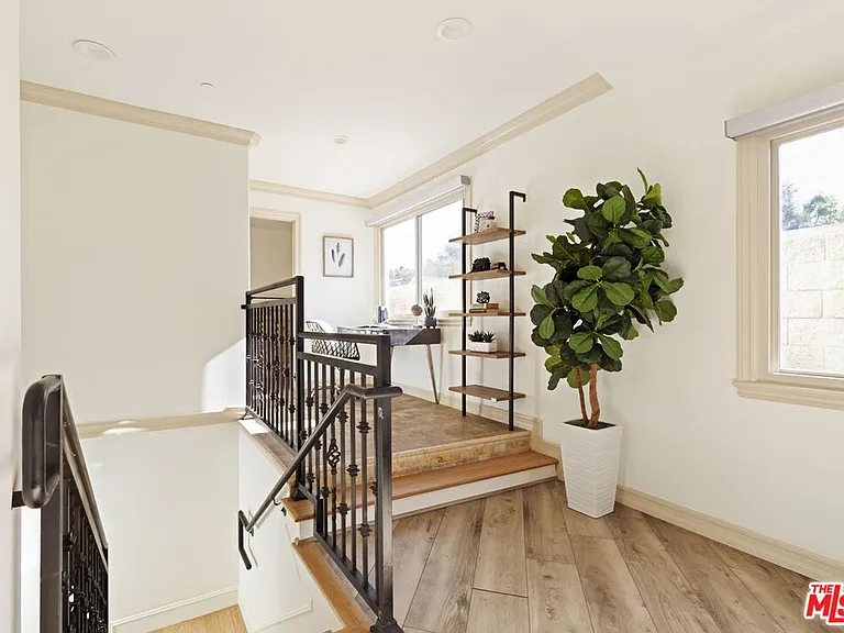 272 N Chester Ave #101 — Photo 15